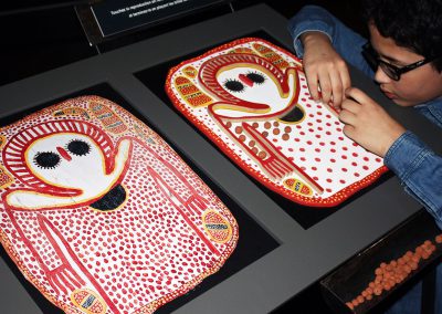 Jeu tactile autour de la reproduction des WANDJINAS, Australie